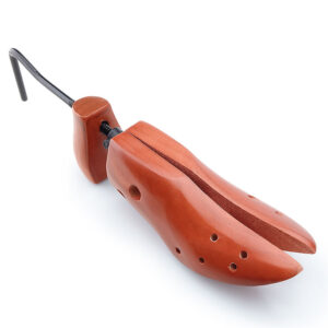 Shoe stretchers made of metal and pinewood suitable for both men and women They are adjustable wooden shoe trees that can stretch and shape low-heeled shoes and flat shoes